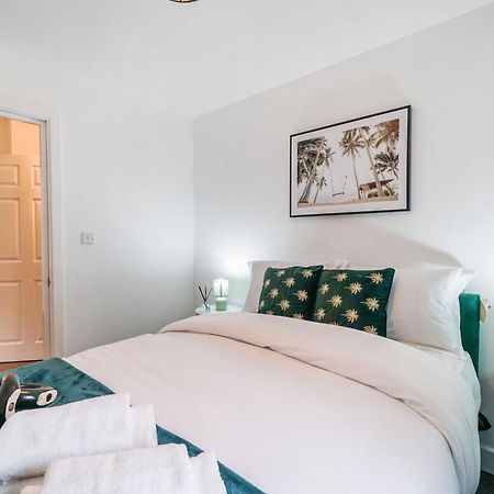 Livestay-New Private Apartment Building Minutes From Heathrow Slough Eksteriør bilde