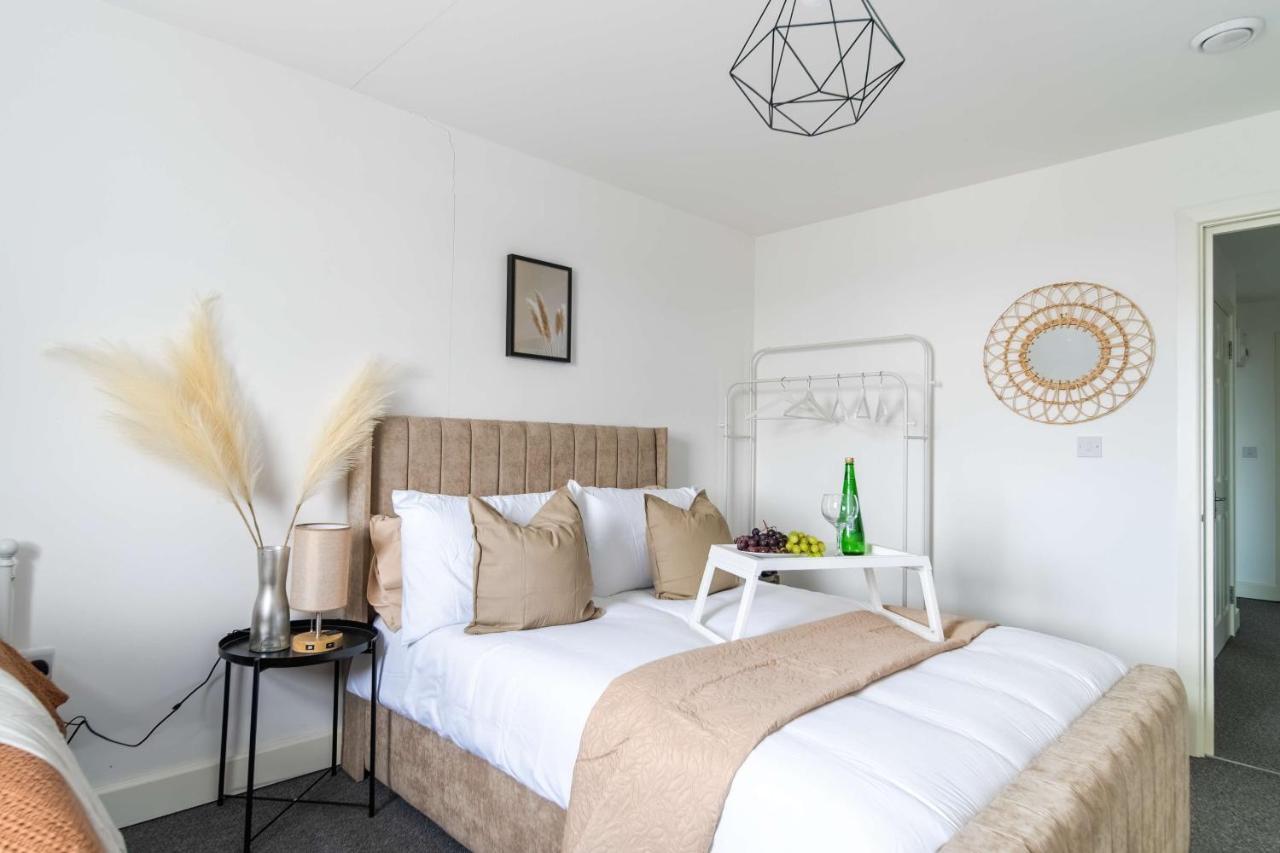Livestay-New Private Apartment Building Minutes From Heathrow Slough Eksteriør bilde