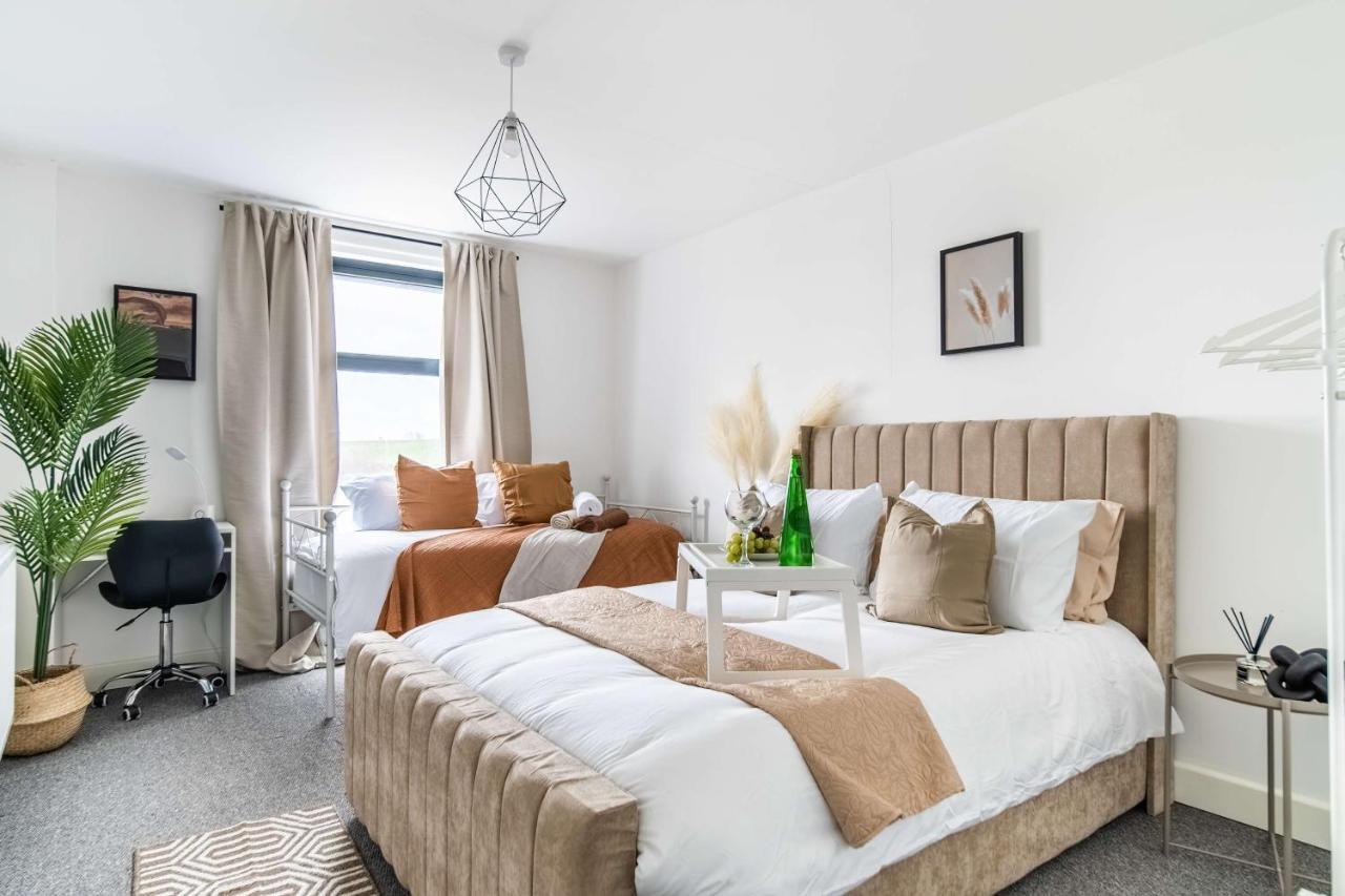 Livestay-New Private Apartment Building Minutes From Heathrow Slough Eksteriør bilde